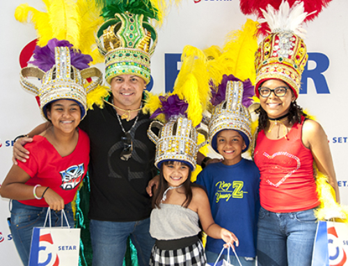 E ganadoronan di Roadmarch y Calypso Infantil y Hubenil di Aruba a ricibi regalo di SETAR