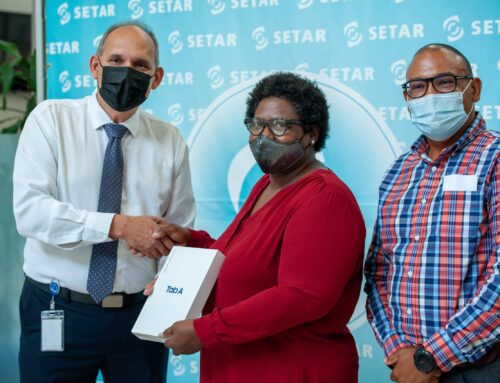 SETAR a reparti 800 tablets pa scolnan secundario